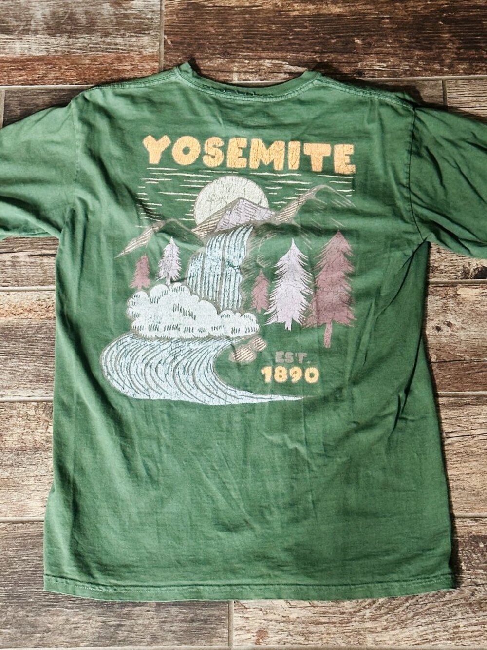 Yosemite National Park -  Bowery Men's T-Shirt - Back Graphic - Green Medium